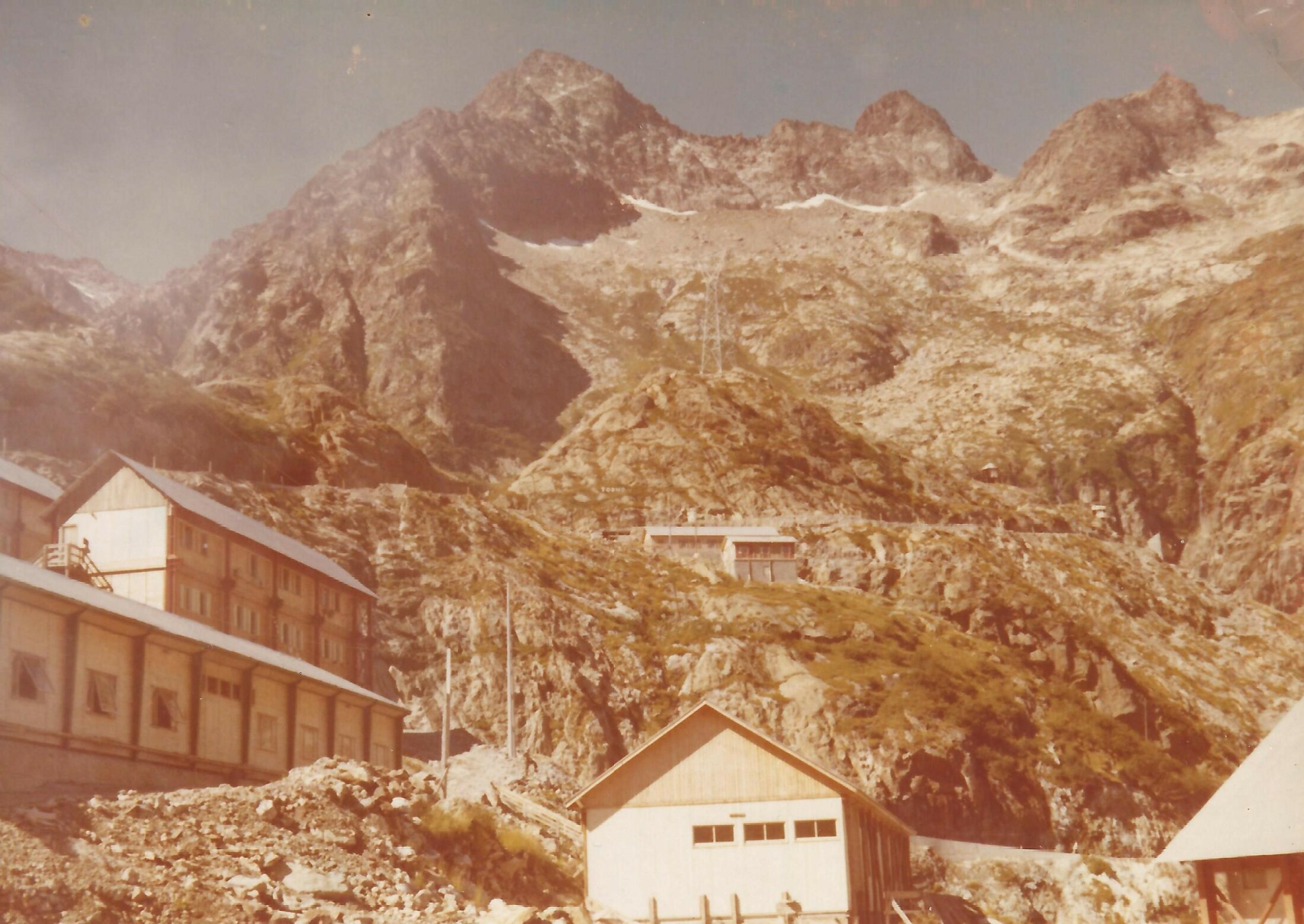 1973 - Foto Giordano Franco-alloggi Operai Torno Sotto Colle Laura