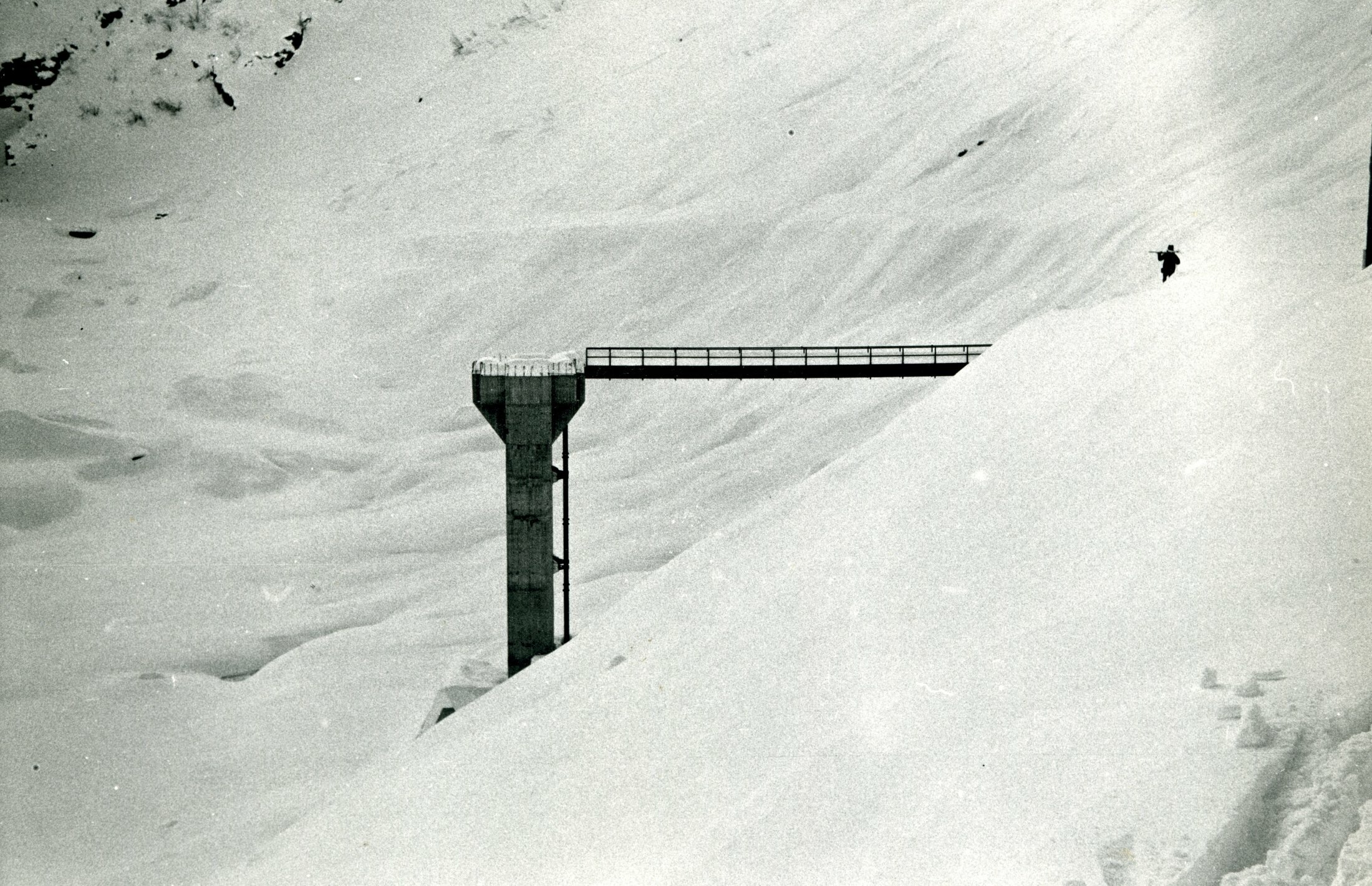 1974.01.08 15 Lago Rovine Passerella E Torre Di Comando Opere Di Presa