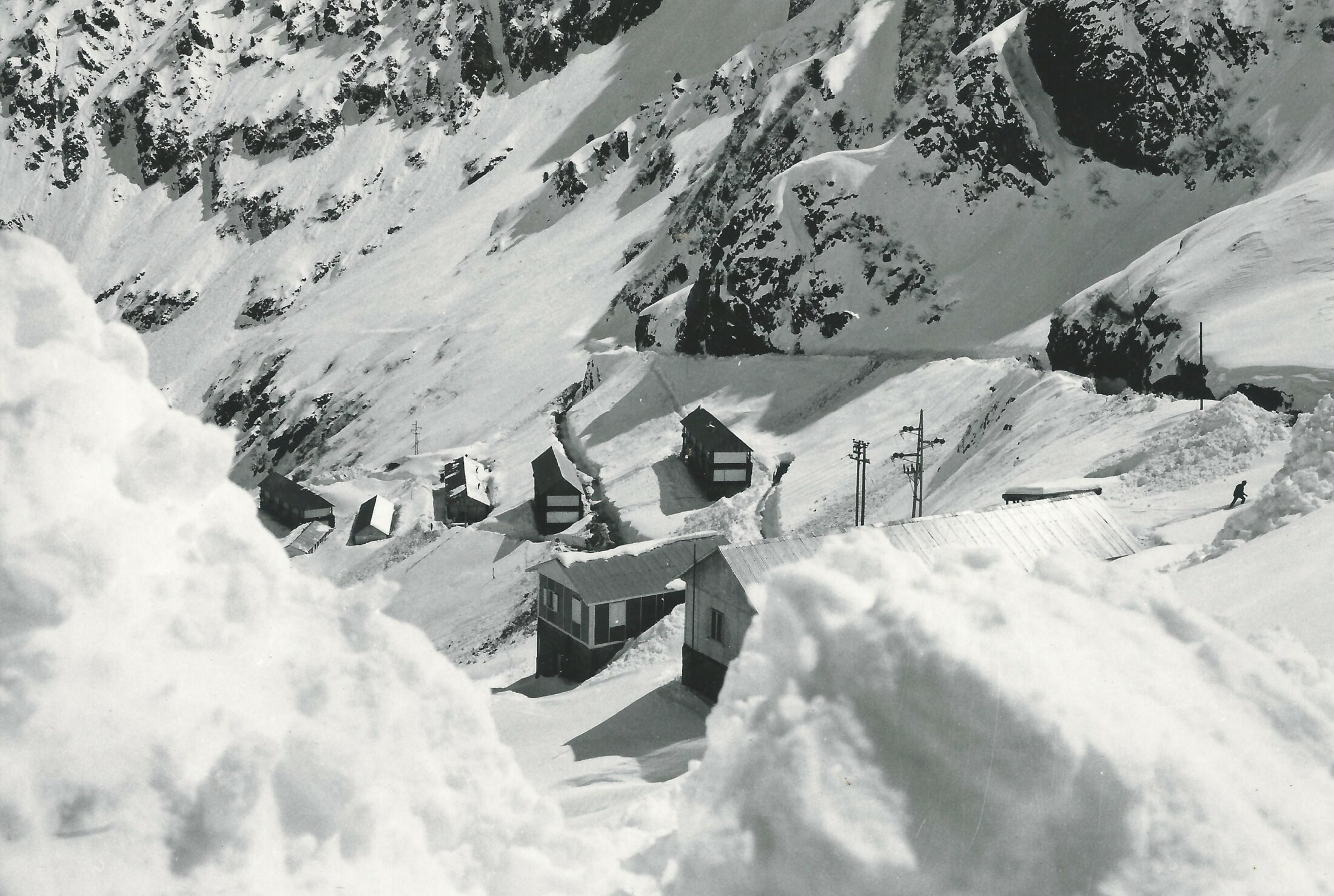 1974 - Foto Giordano Franco-alloggi Operai Torno Sotto Colle Laura