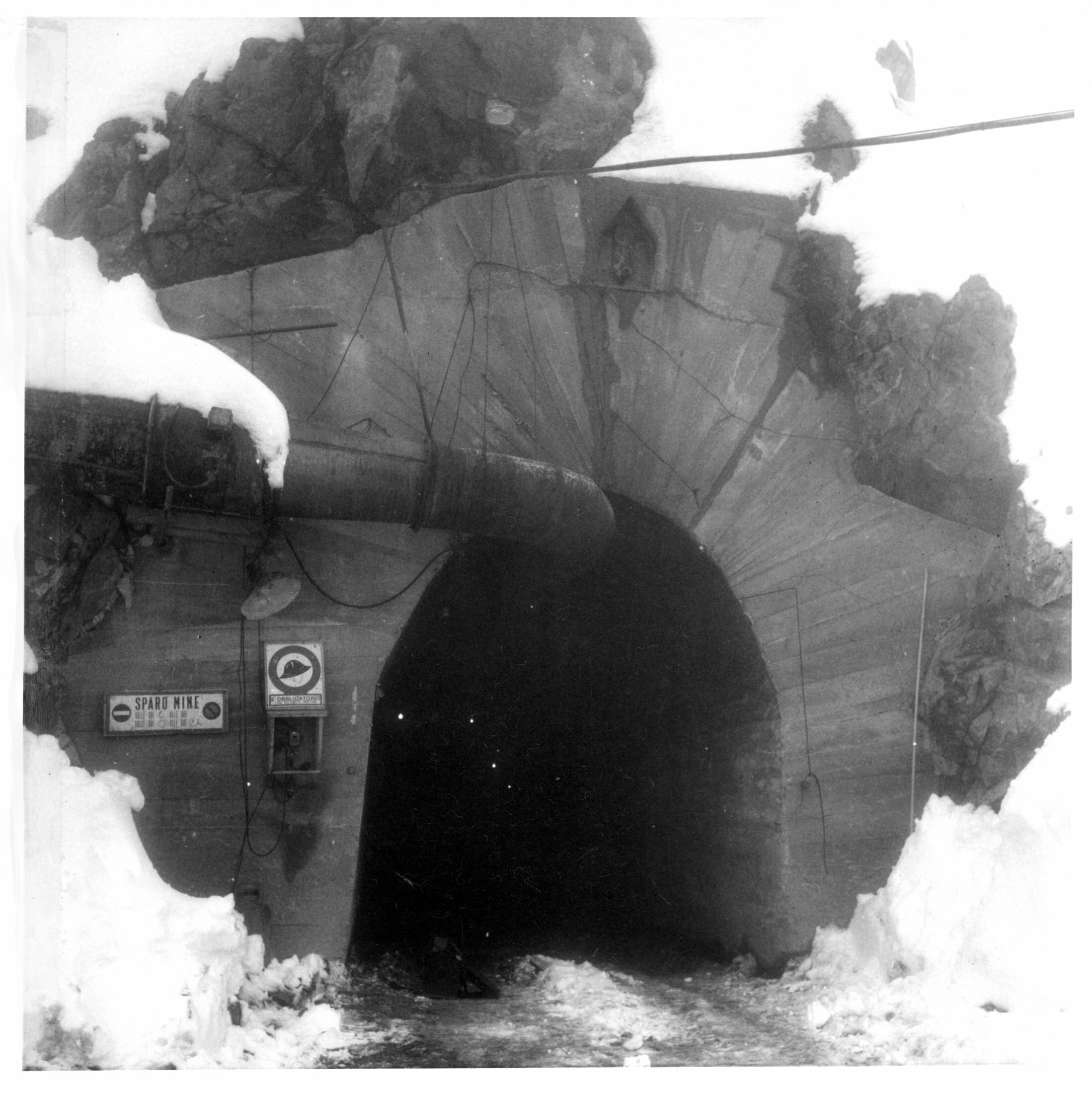 1977.12.12 11 Galleria Pedonale Chiotas-Ray Preanello Portale Imbocco Finestra Ray K2-K3