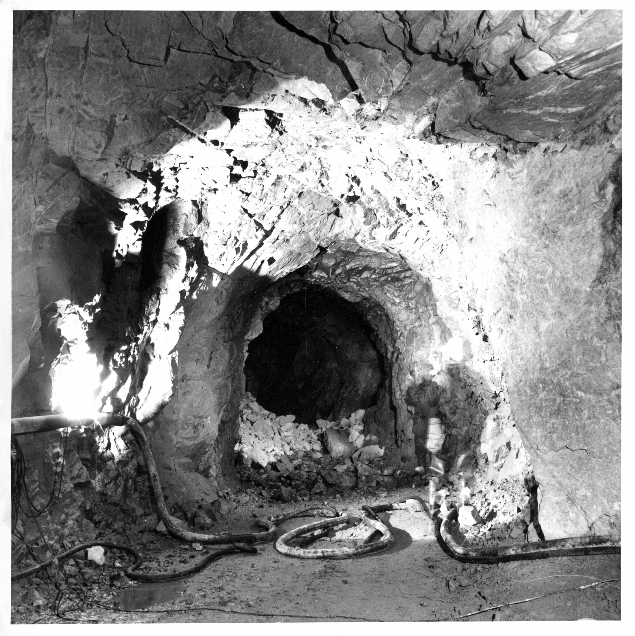 1977.12.12 15 Galleria Pedonale Chiotas-Ray Finestra Ray K2-K3 Biforcazione Verso Chiotas