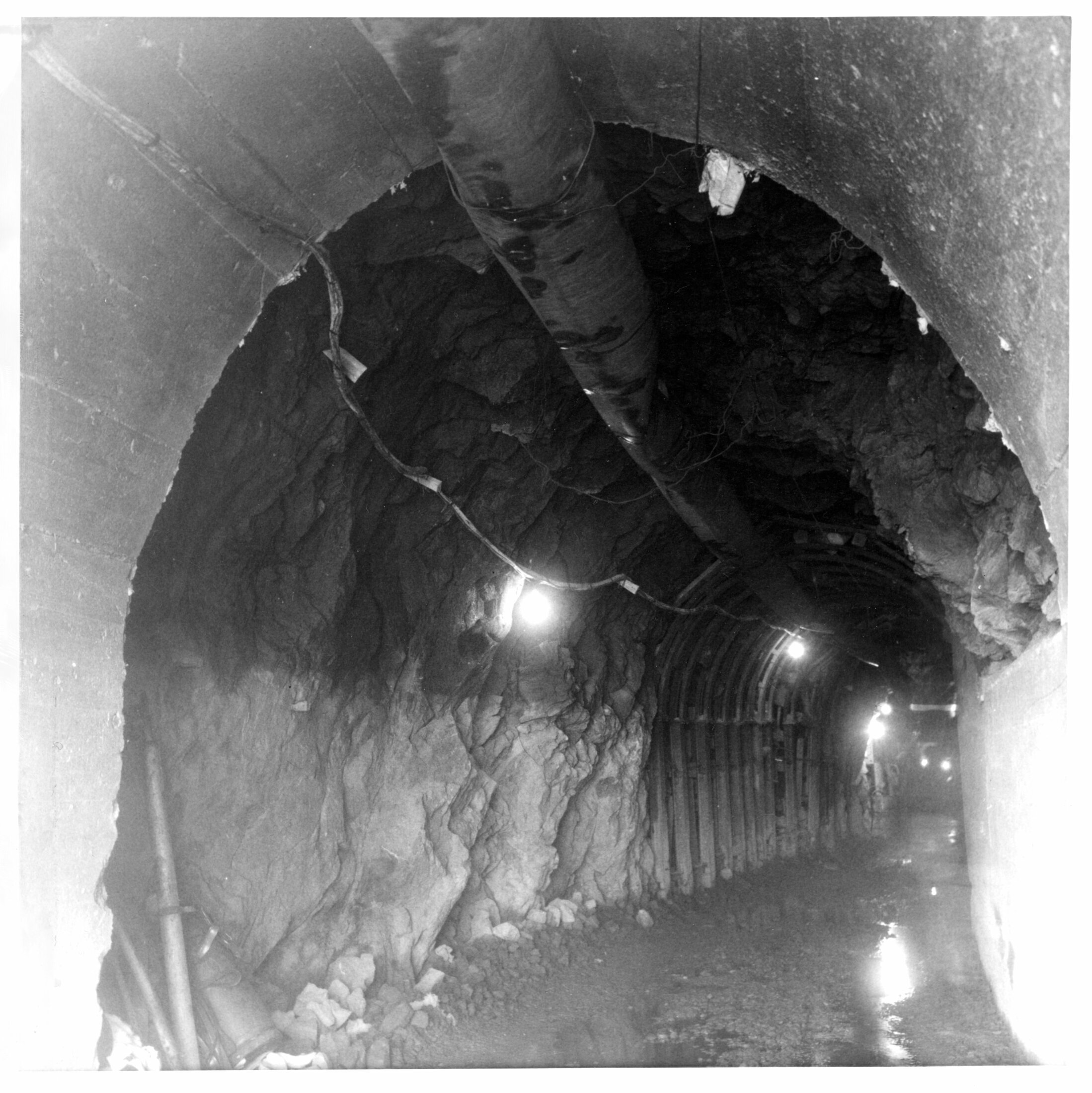 Foto ENEL - 1977.12.12 12 Galleria Pedonale Chiotas-Ray Inizio Finestra Ray K2-K3