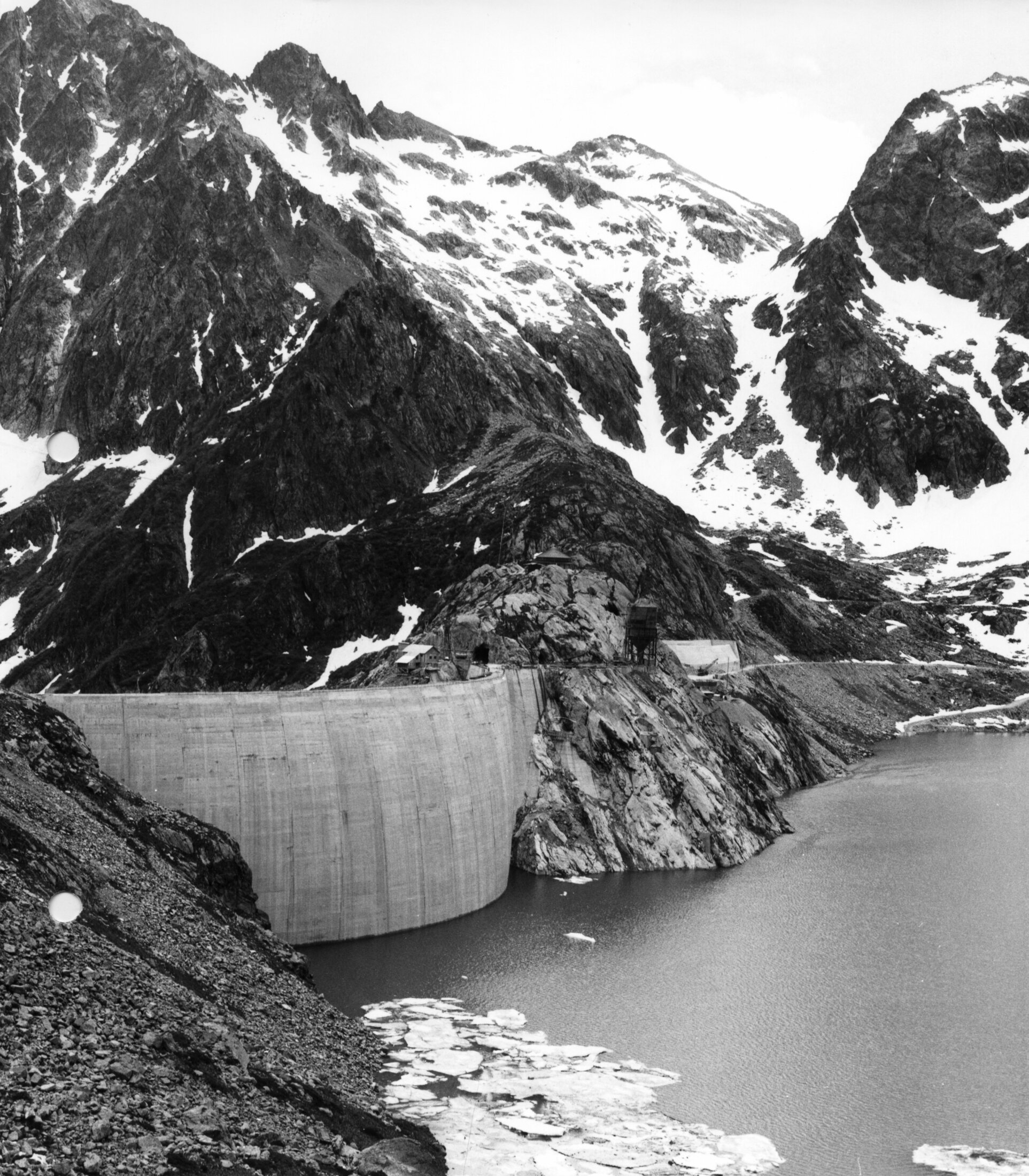 Foto ENEL - 1979.06.15 1425 Diga Chiotas Paramento Di Monte Dal Versante Sinistro