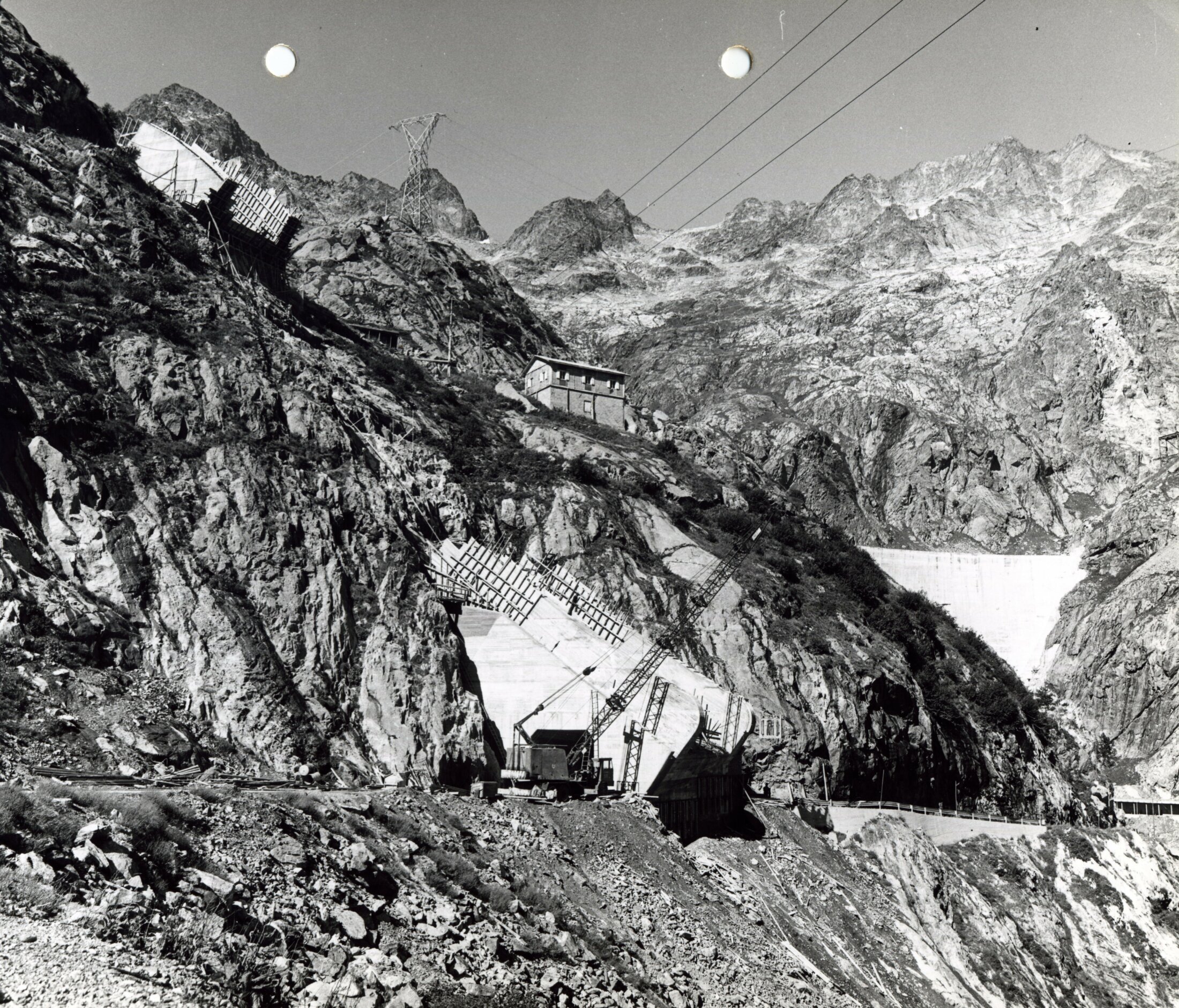 Foto ENEL - 1979.08.31 1718 Canale Scarico Sfioratore Massimo Invaso Chiotas