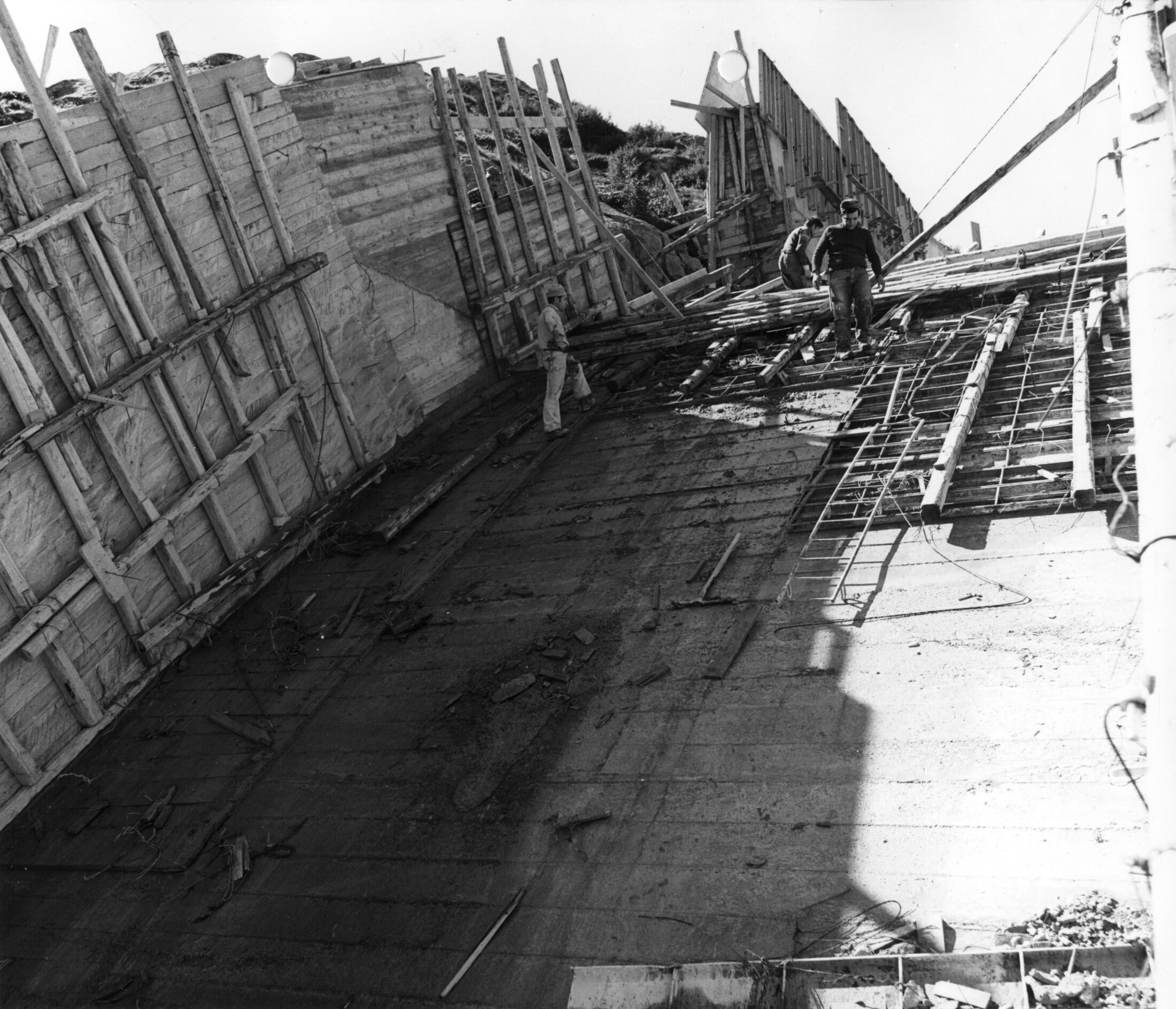 Foto ENEL - 1979.08.31 1723 Diga Chiotas Conci Canale Scarico Sfioratore