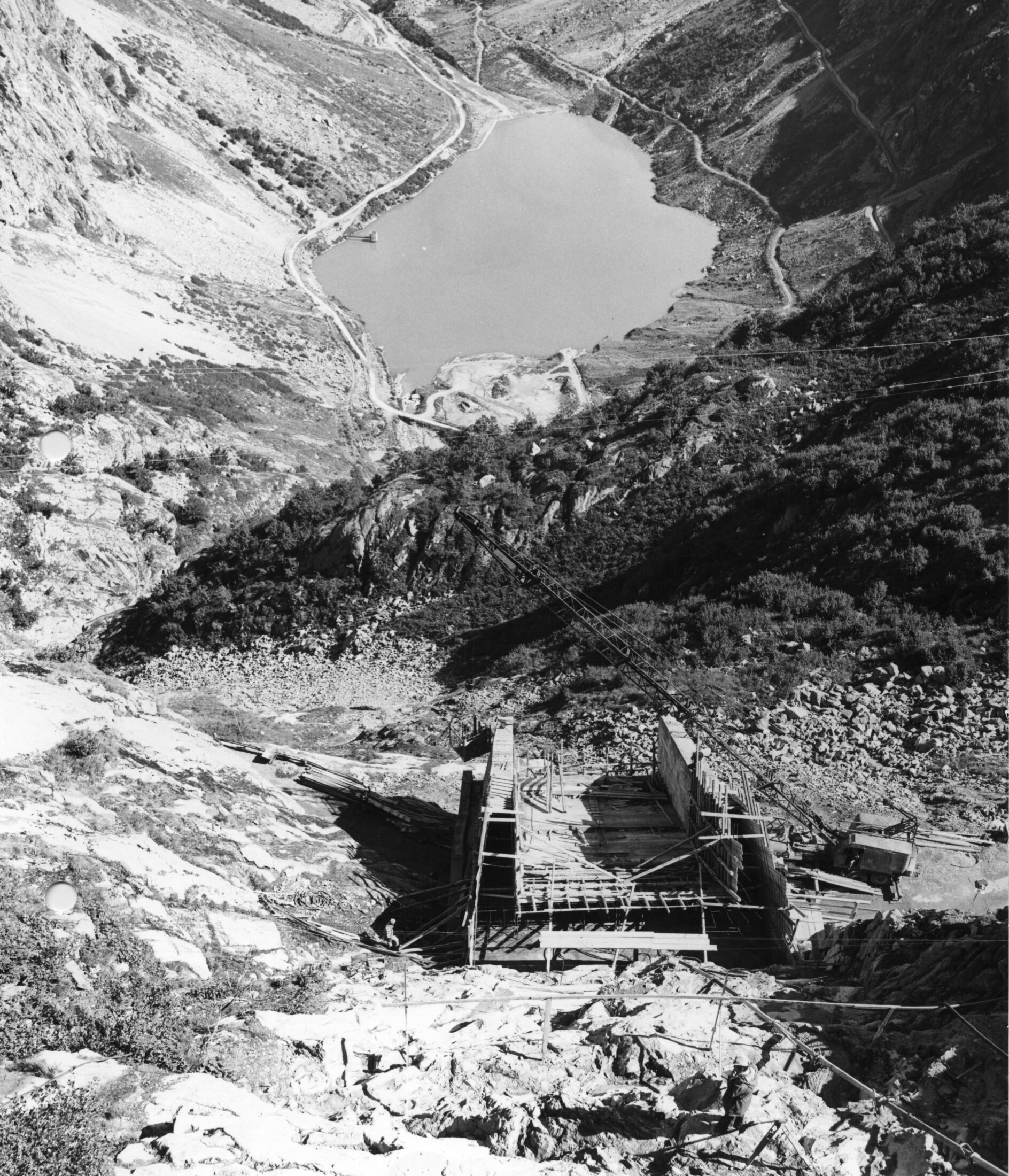Foto ENEL - 1979.08.31 1724 Diga Chiotas Conci Canale Scarico Sfioratore