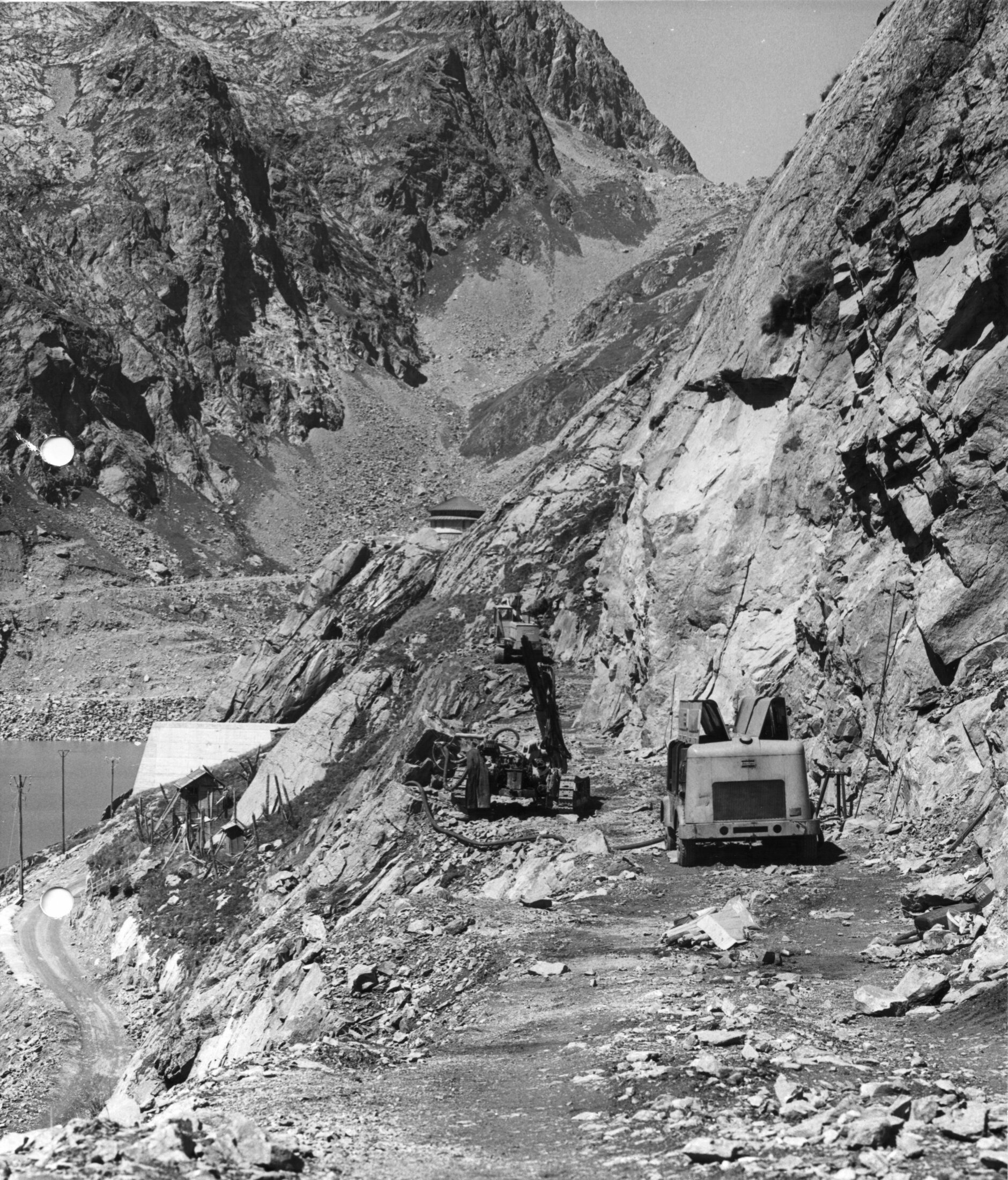 Foto ENEL - 1979.08.31 1732 Realizzazione Strada Di Accesso Al Rifugio Genova